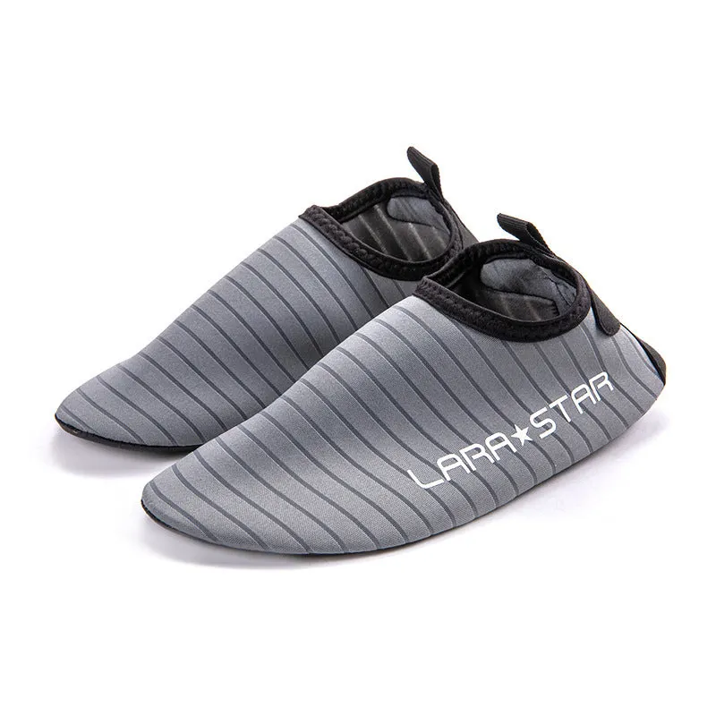 Breathable shoes with soft soles for indoor training