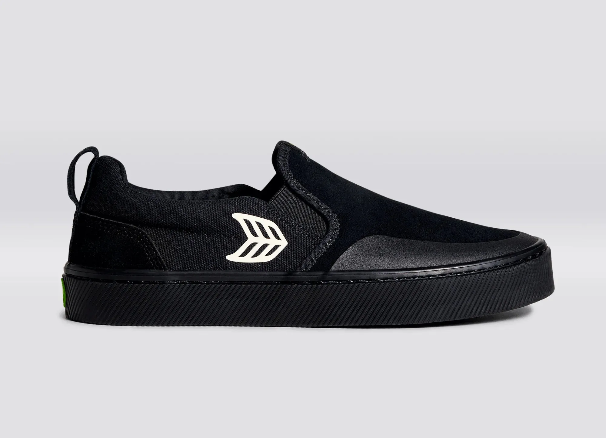 Cariuma Unisex Slip On Skate Pro All Black