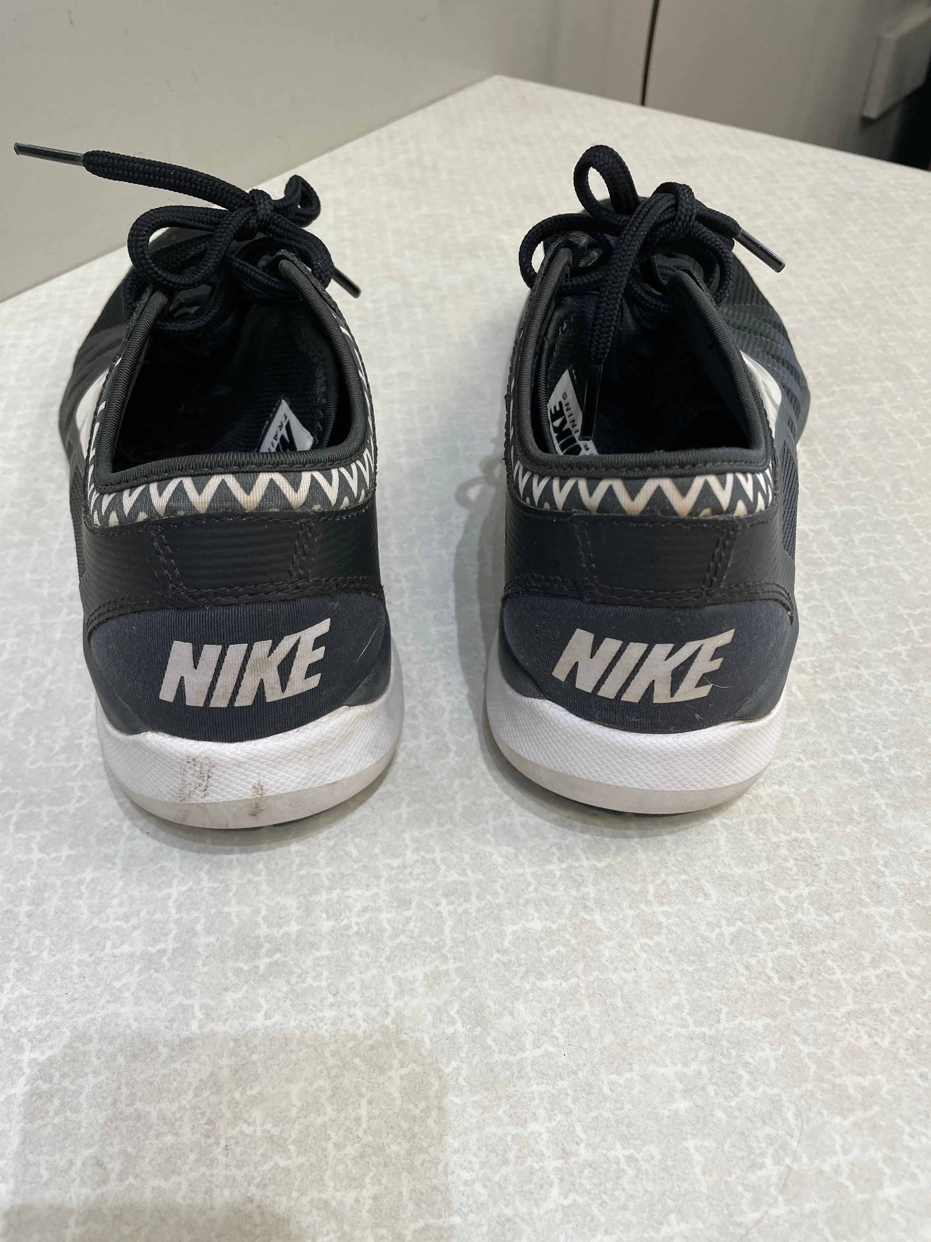 Shoes Athletic By Nike In Black & White, Size: 8.5