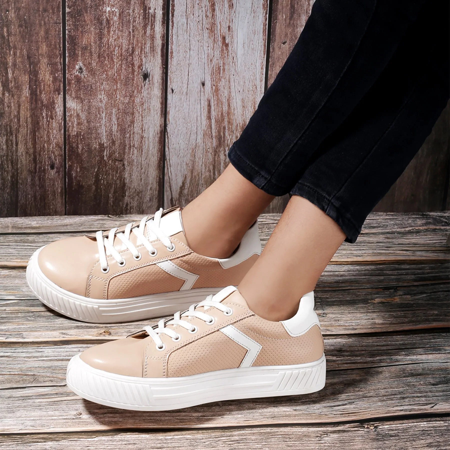 Women's Fashionable Sneakers Lace-up Shoes