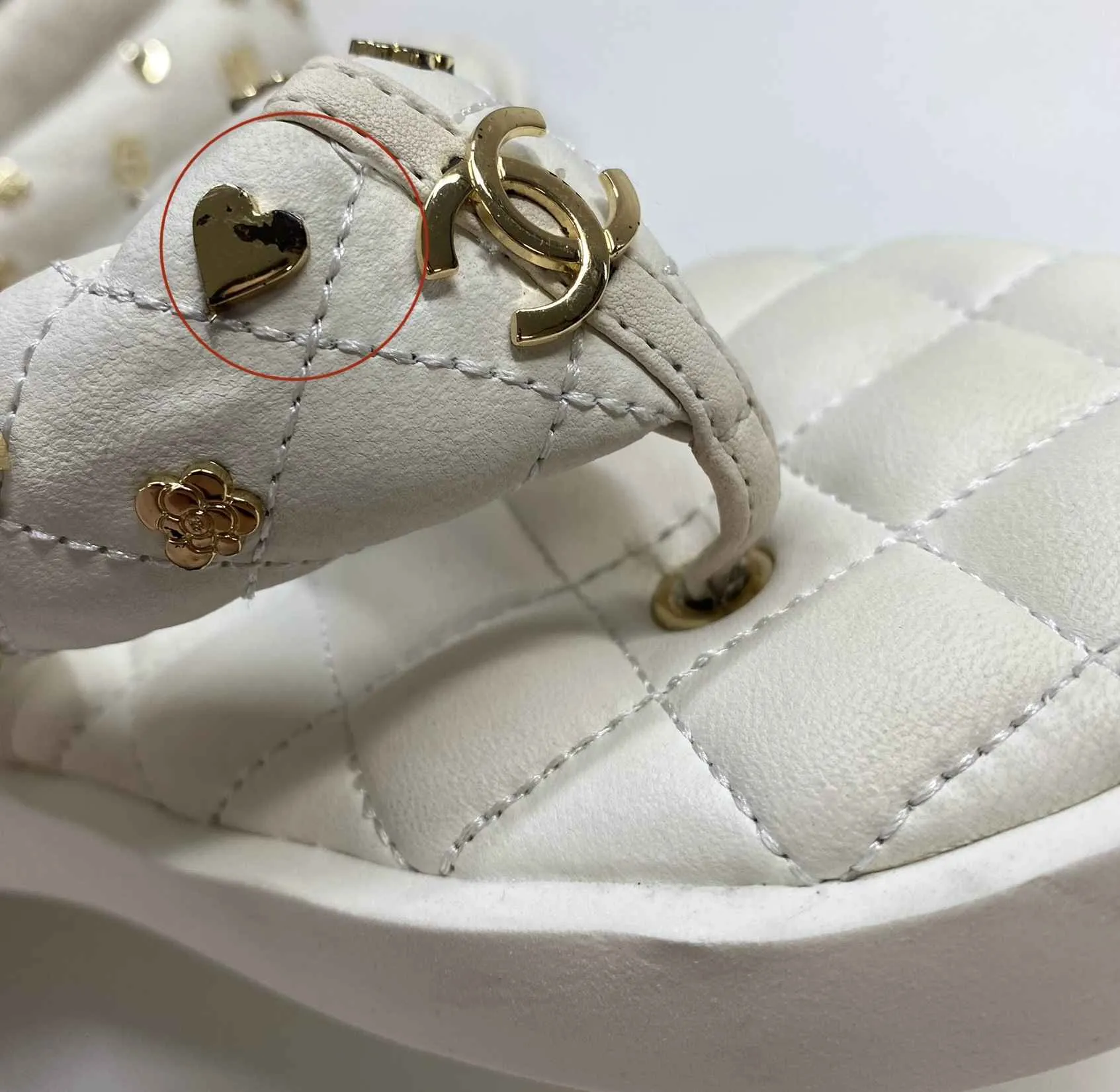 Women's Quilted Padded Charms Sandals White Size EU 37 / UK 4